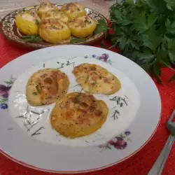 Румънски печени картофки с плънка и чеснов сос