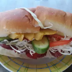 Сандвич с луканка и кашкавал