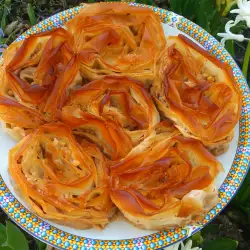 Македонска Саралия – орехова баклава с грис и кафява захар