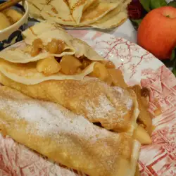 Френски палачинки с пълнеж от карамелизирани ябълки