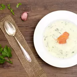 Студена супа със сьомга