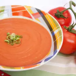 Икономична и бърза доматена супа