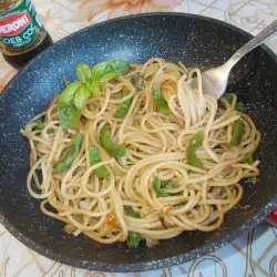 Пържени спагети със соев сос