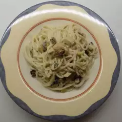 Спагети с пилешко филе и кашу