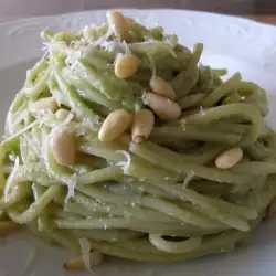 Спагети със зелен сос