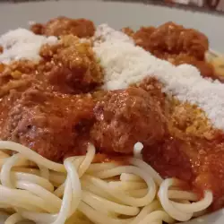 Спагети с печени кюфтета в сос