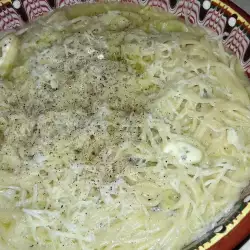 Спагети със сос от сирена и зехтин
