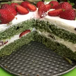Лека спаначена торта с ягоди