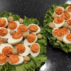 Пълнени яйца с дип от печени чушки