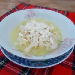 Супа с макарони и сирене
