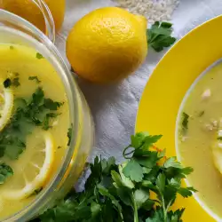 Лимонова пилешка супа