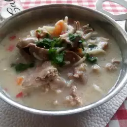 Вкусна супа с пилешки дреболии и зеленчуци