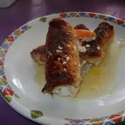 Свински рулади с крема сирене и бейби морковчета