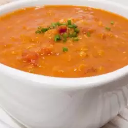 Доматена супа с червена леща
