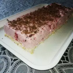 Торта с ягодови парченца