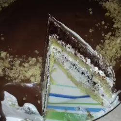 Сочна торта със сметанов крем и шоколад