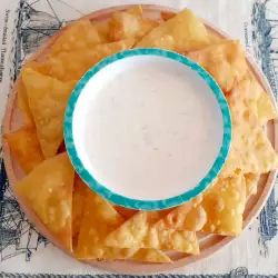 Домашен тортила чипс със сос