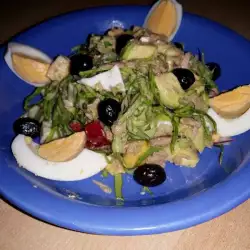 Витаминозна салата с авокадо и ябълка