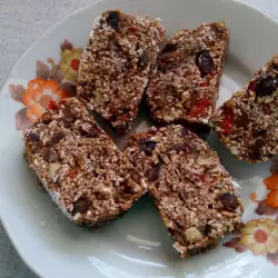 Здравословен сладък салам с годжи бери и фурми