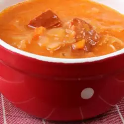 Зелева супа с наденица