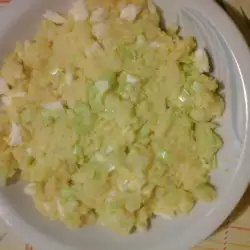 Зимна картофена салата с яйца