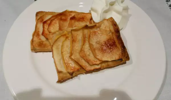 Ябълки в бутер тесто