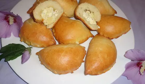 Арабски питки Фатаер със сирене и кашкавал