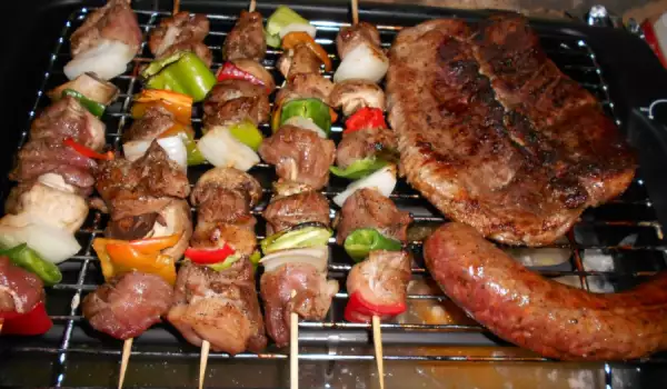 Барбекю от свинско с коняк и зеленчуци