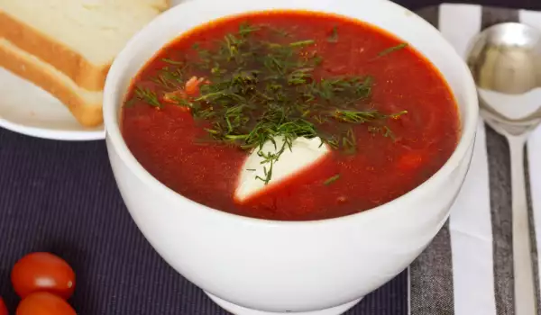 Супа от червен лук и червено цвекло