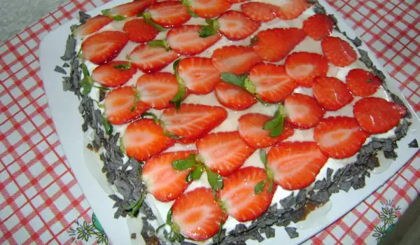 Бишкотена торта с маскарпоне и ягоди