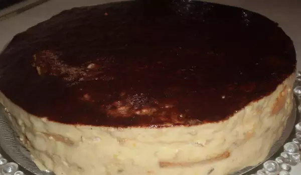 Бисквитена торта с банани и домашен крем