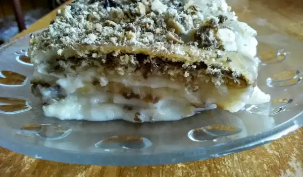 Бисквитена торта с млечен крем