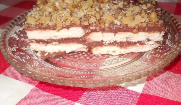 Бисквитена торта с какаов крем