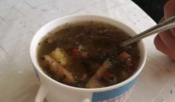 Бистра гъбена супа