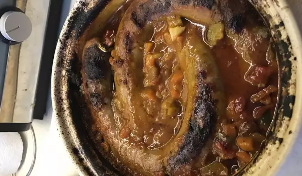 Фасул със свинско месо, бекон и пушена наденица