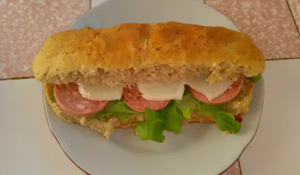 Сандвич с домашно босилеково хлебче
