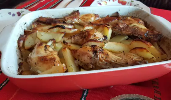 Ароматни пилешки бутчета с картофи