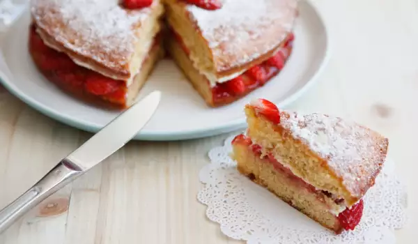 Мини торта с маскарпоне и ягоди
