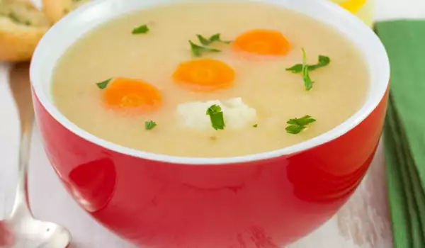 Млечна супа с грис и сирене