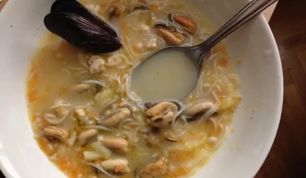 Черноморска мидена супа