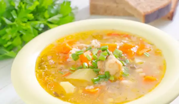 Пилешка супа с картофи и фарфалини