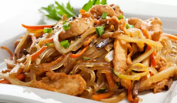Пиле по китайски със зеленчуци