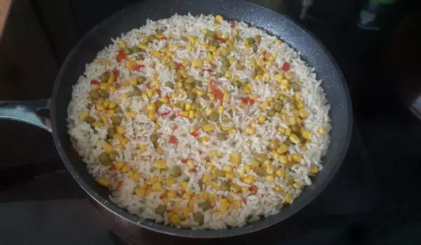 Диетичен ориз със зехтин и зеленчуци