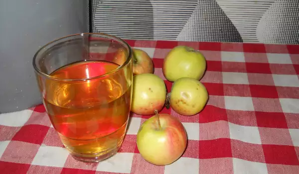 Ароматен домашен ябълков оцет
