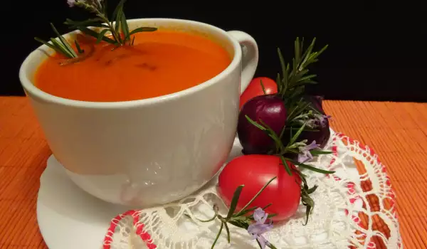 Зимна доматена кремсупа с червен лук