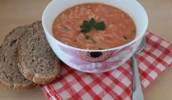 Доматена супа с фиде и застройка