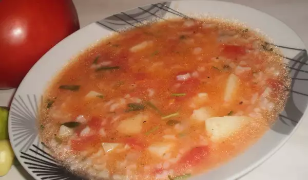 Доматена супа с ориз и картофи