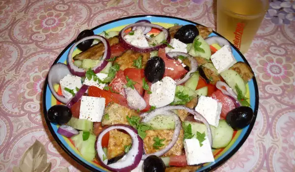 Гръцка салата с патладжан