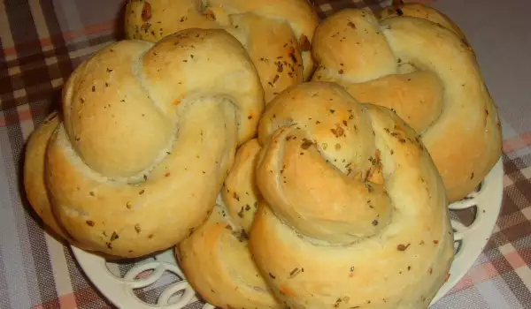 Пикантни хлебчета с чесън и чили