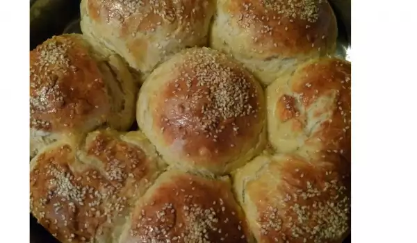 Пухкави сусамени хлебчета
